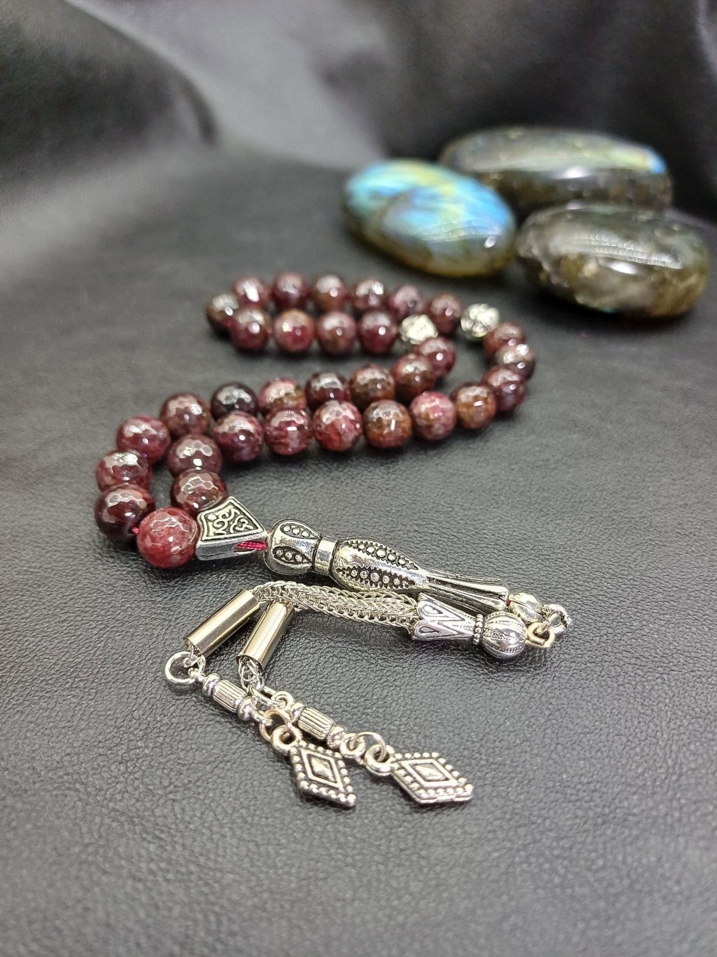 33 Boncuklu Mücevher Kesim Lal Taşı Tesbih