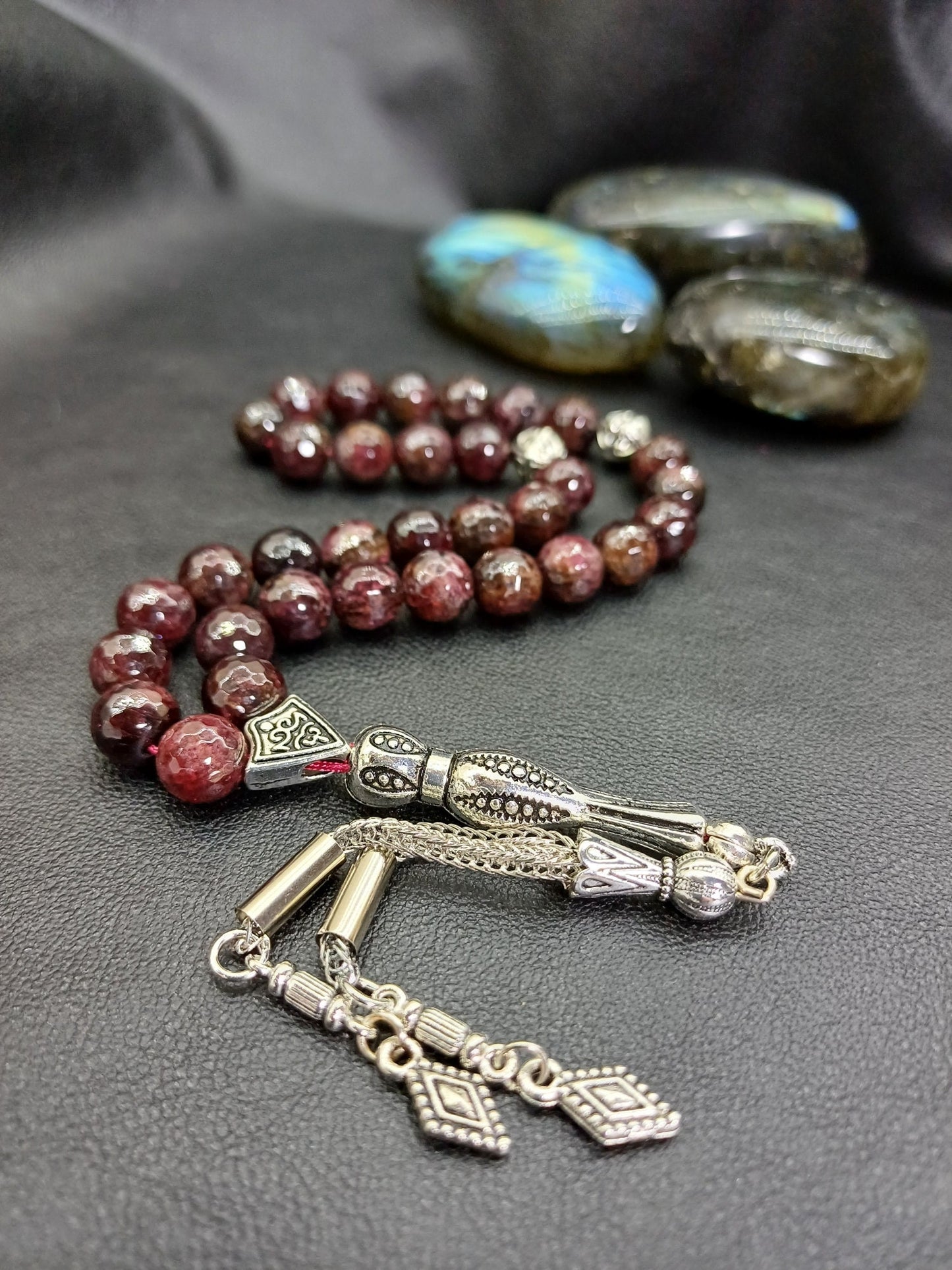 33 Boncuklu Mücevher Kesim Lal Taşı Tesbih