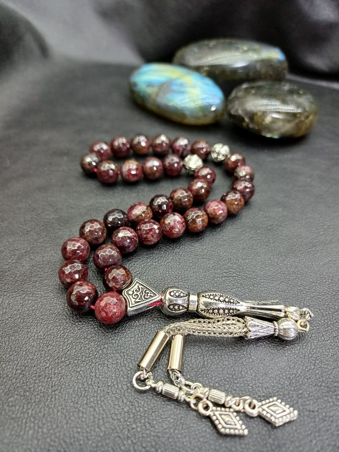 33 Boncuklu Mücevher Kesim Lal Taşı Tesbih