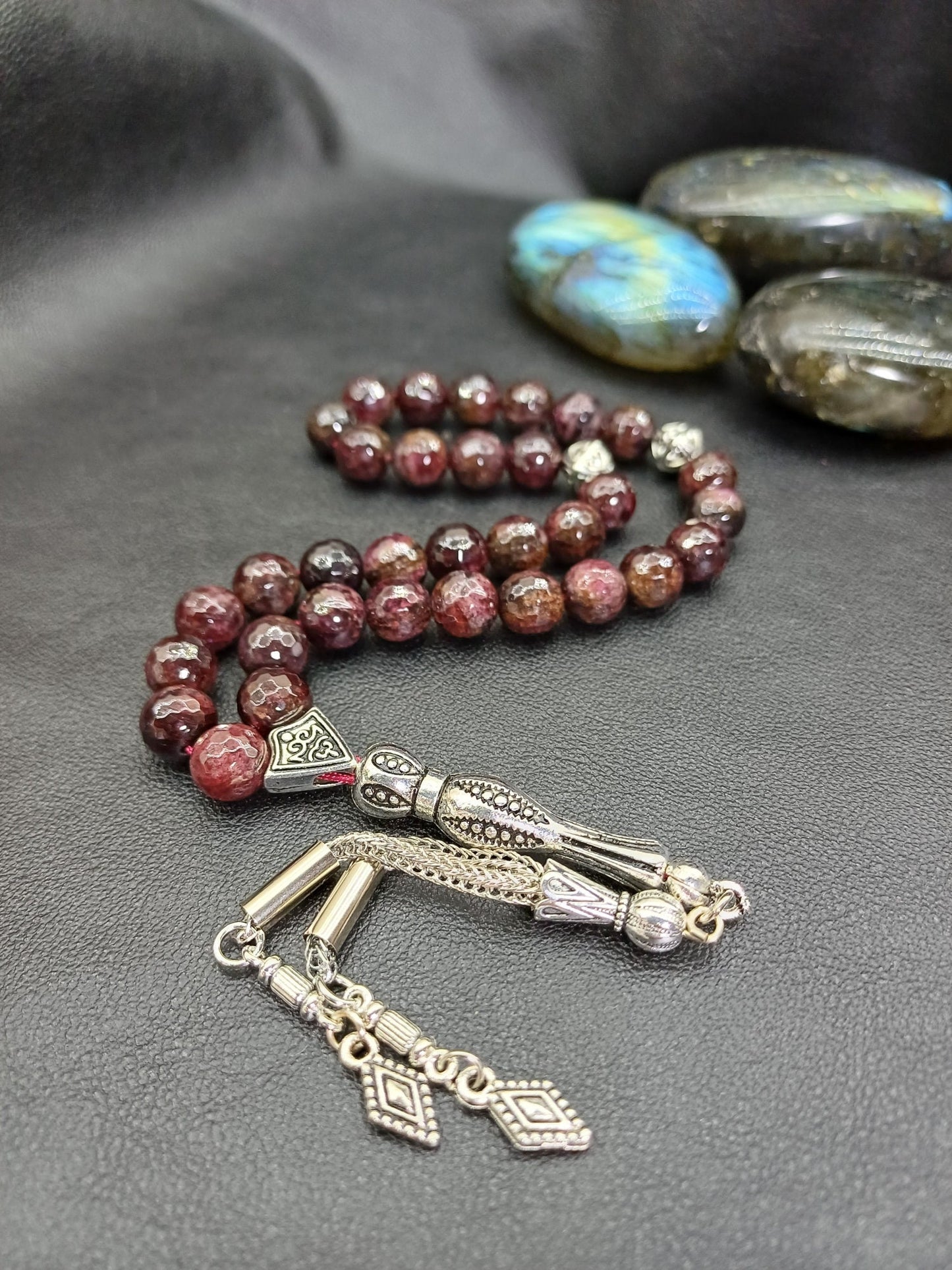 33 Boncuklu Mücevher Kesim Lal Taşı Tesbih